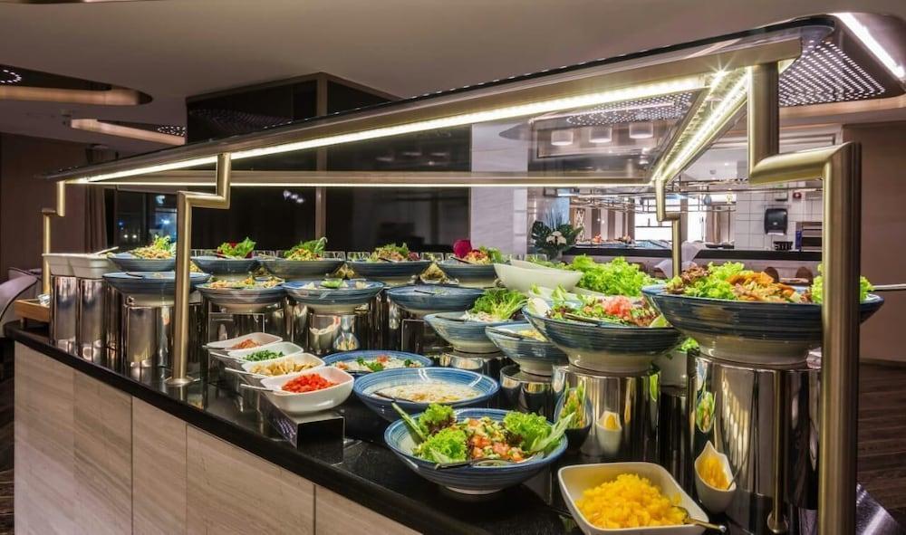 Narcissus Al Hamra Hotel Jidá Exterior foto A salad bar