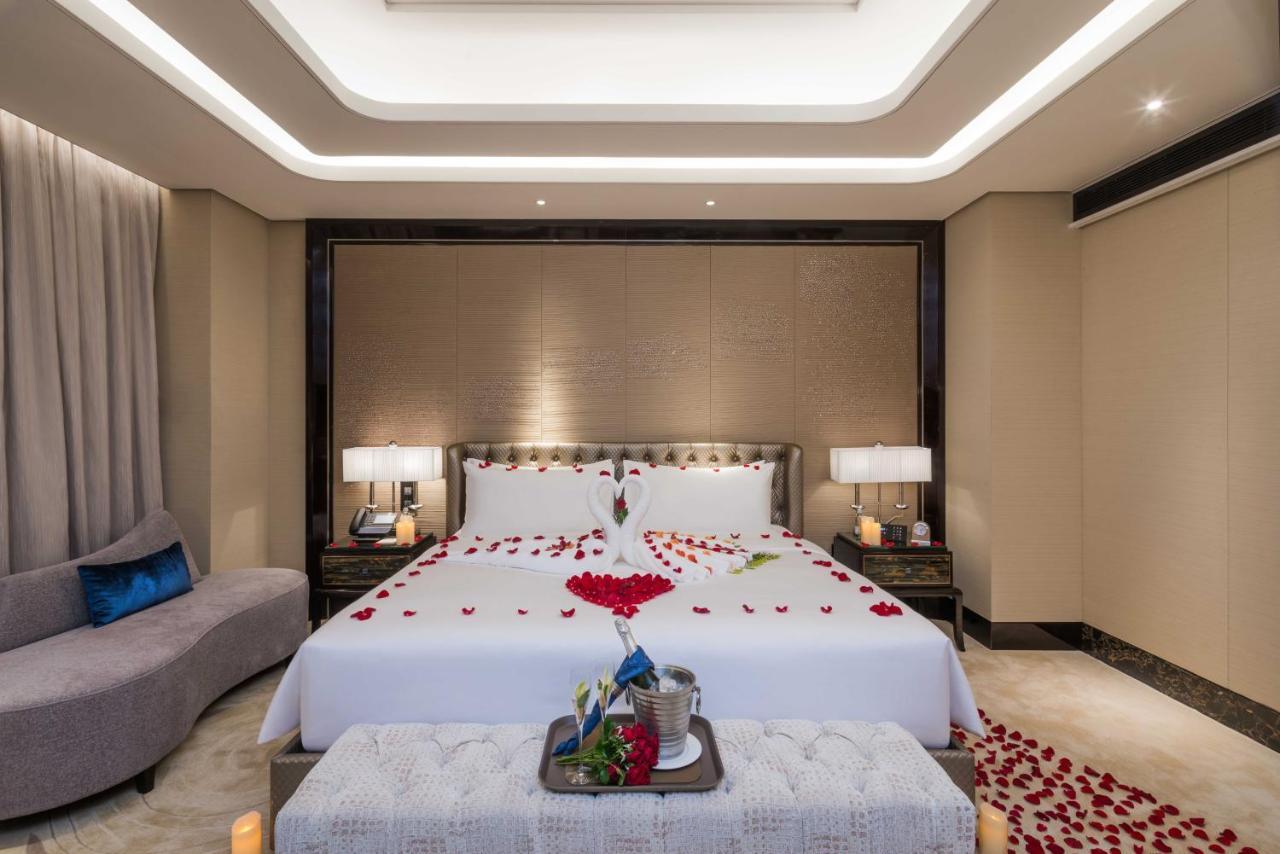 Narcissus Al Hamra Hotel Jidá Exterior foto A bedroom at the hotel